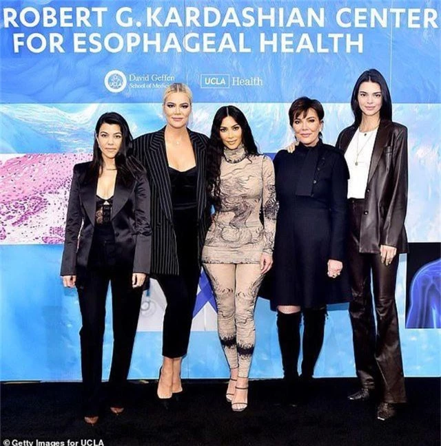 Trang phục kỳ dị của Kim Kardashian - 6