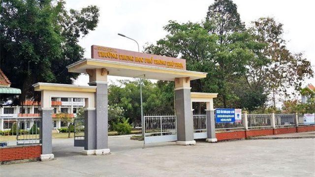 Long An: Hiệu trưởng bị kỷ luật để lại 20 triệu đồng tại nhà điều tra viên