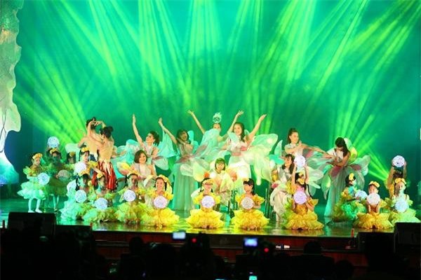 Ấn tượng Gala Vẻ đẹp Vầng trăng khuyết 2019 qua ảnh