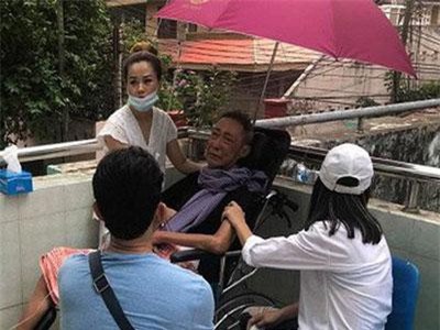 Cát Phượng kể câu chuyện xót xa sau khi vào viện thăm nghệ sĩ Lê Bình: "Miệng anh cười nhưng nước mắt anh chảy"