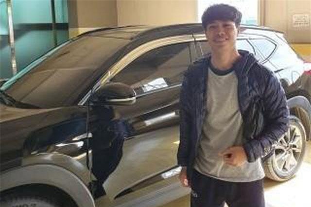 Công Phượng khoe xế hộp ở Hàn Quốc