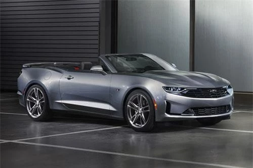 4. Chevrolet Camaro Convertible 2019 (giá khởi điểm: 31.995 USD).