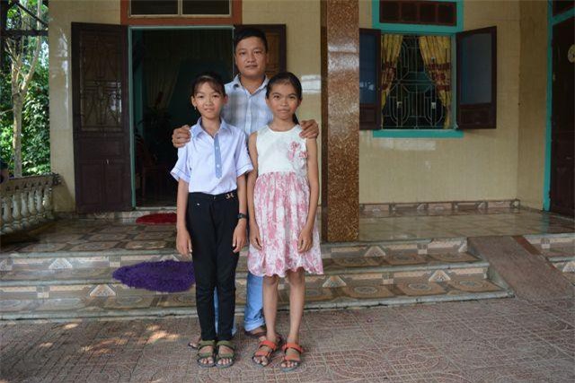 Người đàn ông dũng cảm cứu sống 2 học sinh đuối nước trên biển