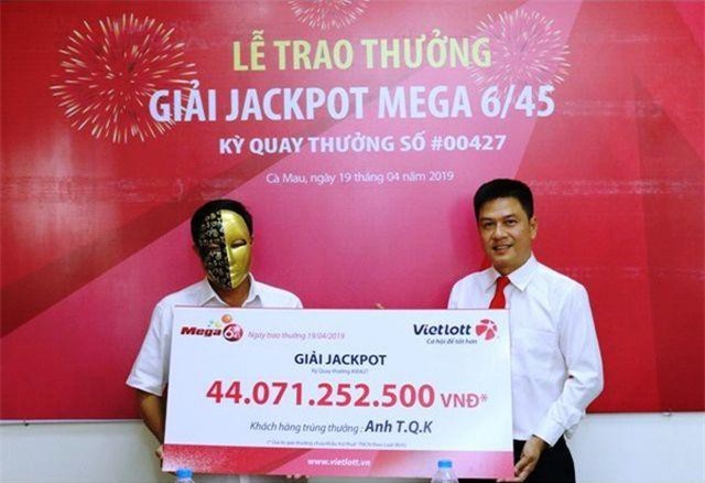 2 khách hàng liên tiếp trúng số độc đắc trị giá hơn 57 tỷ đồng