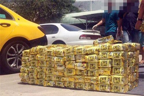 CLIP HOT (20/4): Khui thùng loa chứa 600 kg ma túy đá ở Sài Gòn, CSGT đánh người sau va chạm giao thông