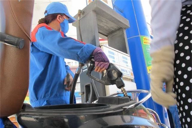 Chuyên gia: Lạm phát chịu sức ép lớn khi xăng dầu và điện tăng giá liên tiếp - 1