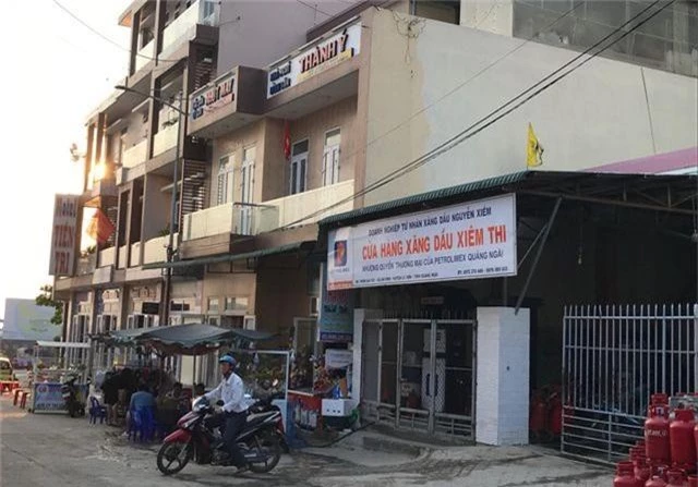 Đảo Lý Sơn thiếu xăng: Chở khẩn cấp 30.000 lít xăng ra đảo - 1