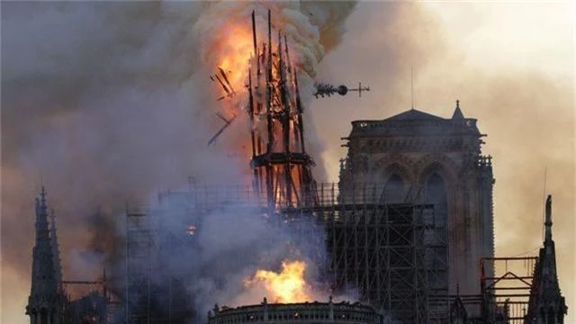 Giả thuyết mới về nguyên nhân ngọn lửa nhanh chóng phá hủy Nhà thờ Đức Bà Paris - 1