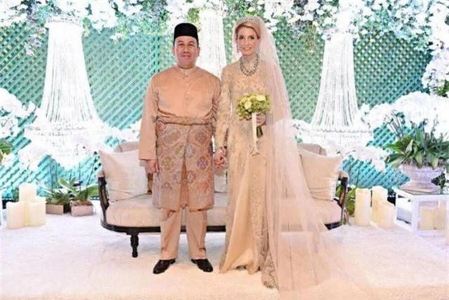 Thái tử Malaysia kết hôn với nữ thường dân người Thụy Điển - 1