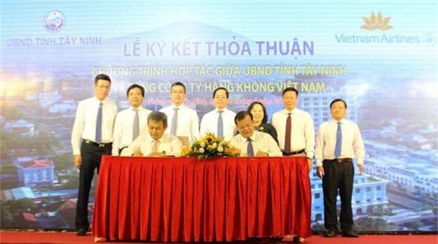 Vietnam Airlines ký kết thỏa thuận hợp tác với tỉnh Tây Ninh - 1