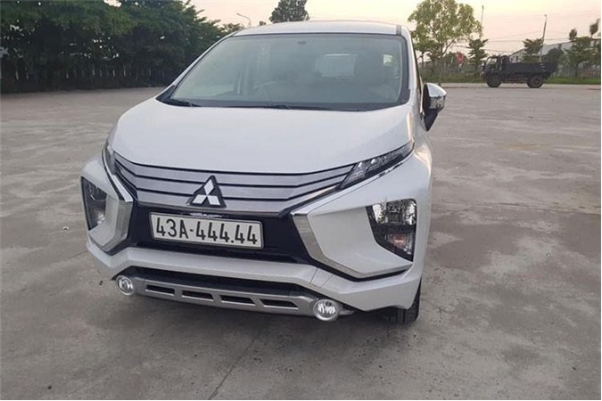 Bộ đôi xe Mitsubishi Xpander biển “khủng” ở Việt Nam