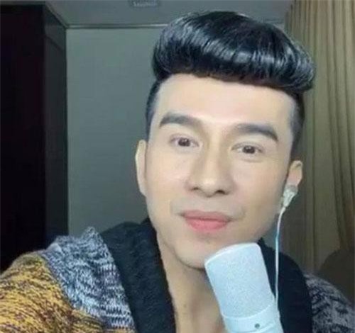 Bị chê mái tóc “củ hành cuốn lô”, Đan Trường bức xúc lên tiếng