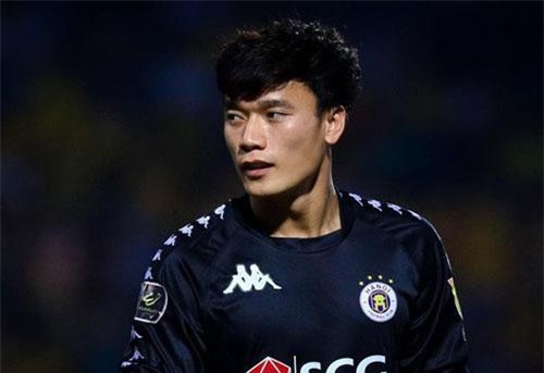 CLIP: HLV Hà Nội FC chia sẻ bất ngờ về tin đồn thủ môn Bùi Tiến Dũng giải nghệ sớm vì chấn thương