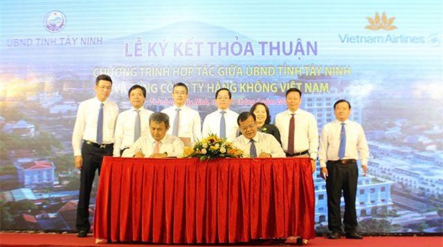 Vietnam Airlines ký kết thỏa thuận hợp tác với tỉnh Tây Ninh