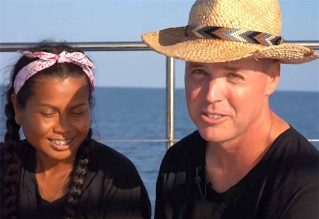 Thái Lan kêu gọi cặp đôi xây nhà nổi giữa biển ra đầu thú