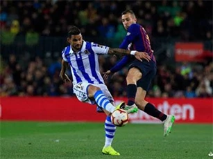 Messi và Suarez 'im tiếng', Barcelona vẫn đánh bại Sociedad