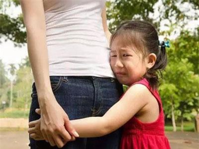 Nếu con bị bạn bắt nạt hay đánh đập ở trường thì đây là điều các bậc phụ huynh nên làm thay vì bảo trẻ mách cô