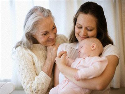 Để mẹ chồng chăm nom lúc ở cữ, tôi không ngờ bà làm tôi hốt hoảng cả ngày căng thẳng thần kinh chỉ sợ xảy ra chuyện