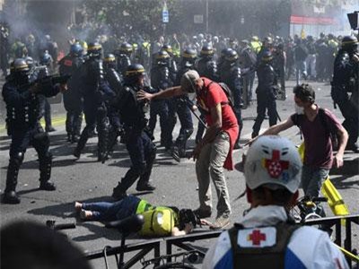 Biểu tình Áo vàng rúng động nước Pháp sau vụ hỏa họa Nhà thờ Đức Bà Paris