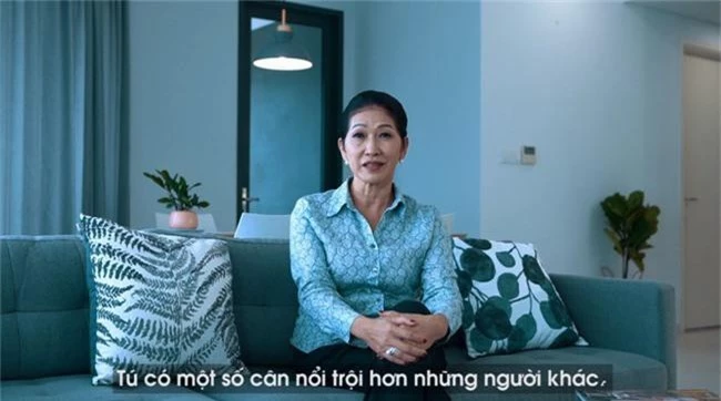 Mẹ Minh Tú tiết lộ sốc: Con gái bôi kem trộn, xin tiền đi cắt chân - Ảnh 1.