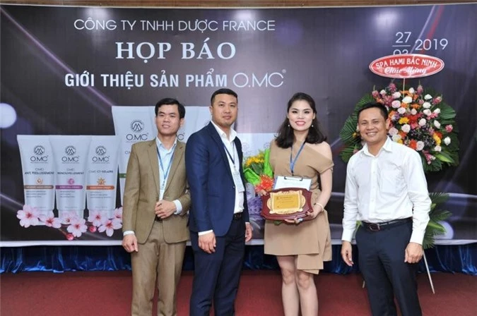 Hami Spa là NPP độc quyền OMC tại tỉnh Bắc Ninh. Hãy đến HAMI Spa để được chăm sóc, điều trị theo đúng tiêu chuẩn Y khoa.  HAMI SPA nhận đào tạo học viên mỗi tháng.   Địa chỉ: A34 – Đường Lê Quang Đạo – TX. Từ Sơn – Bắc Ninh  Tel: 0834.231.989