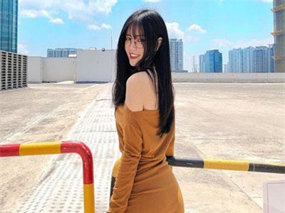 Nữ sinh ĐH Kiến trúc sinh năm 2000 được báo Trung khen nức nở: "Chân dài, da trắng, body S-line cực phẩm"