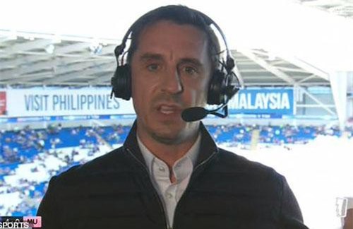 Giận run người, Neville thúc giục M.U ‘nhổ cỏ tận gốc’