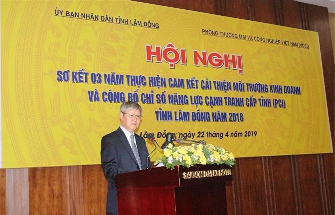 Ông Võ Tấn Thành, Phó Chủ tịch VCCI, Giám đốc Chi nhánh VCCI tại TP.HCM đồng chủ trì hội nghị (Ảnh: VH)