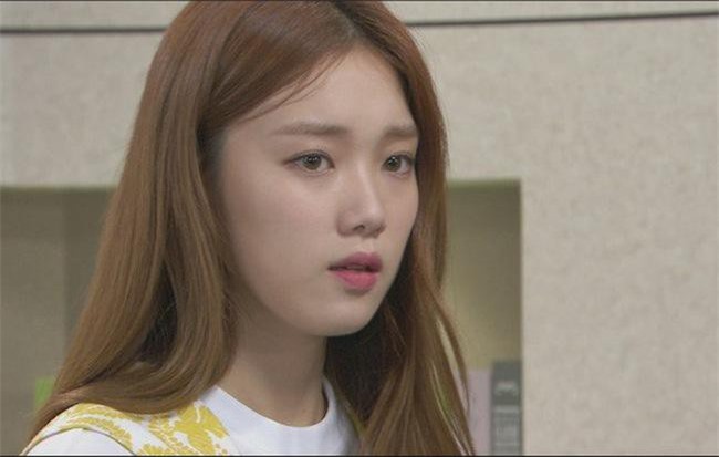 Chị chồng ly hôn lại luôn miệng dạy cách chăm chồng, tôi uất ức nói 1 câu khiến bản thân hối hận cả đời