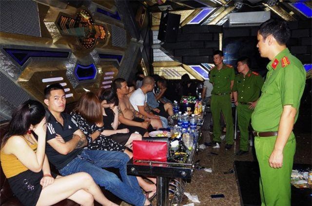 Hà Nam: Tạm giữ 37 đối tượng sử dụng ma túy trong quán karaoke
