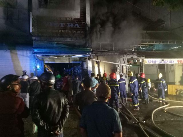 Gia Lai: Cửa hàng chứa hơn 100 xe đạp điện cháy rụi, gần 1 tỷ đồng ra tro