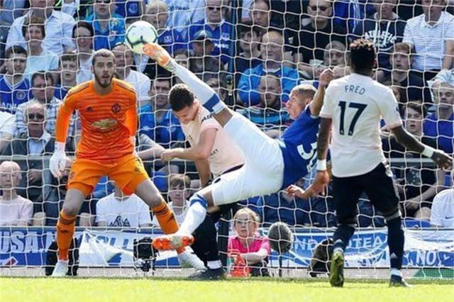 Những khoảnh khắc tan nát của Man Utd trước sức mạnh của Everton - 4