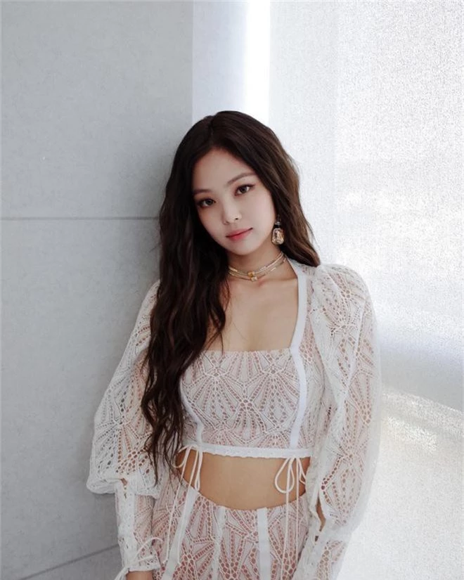 Vẫn biết Jennie sexy, nhưng ngày càng chăm khoe vòng 1 nóng mắt đến mức này thì đúng là câm nín - Ảnh 9.