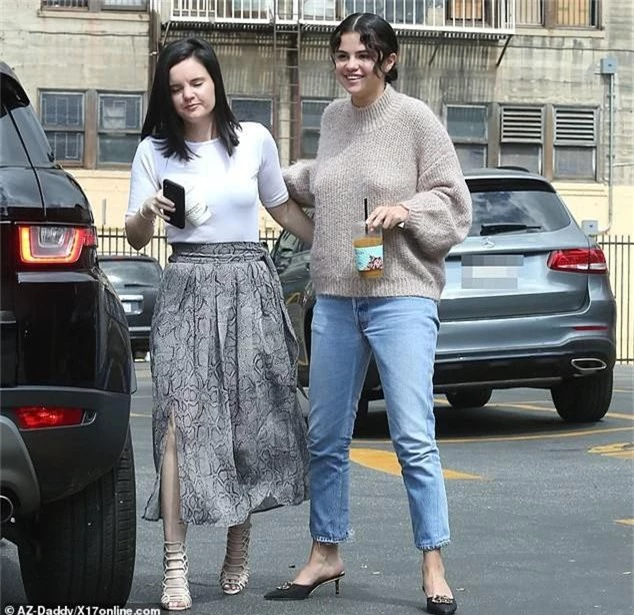 Xôn xao trước loạt hình ảnh phát tướng bất thường của Selena Gomez, nữ hoàng Instagram một thời nay còn đâu? - Ảnh 1. Xôn xao trước loạt hình ảnh phát tướng bất thường của Selena Gomez, nữ hoàng Instagram một thời nay còn đâu? - Ảnh 1.