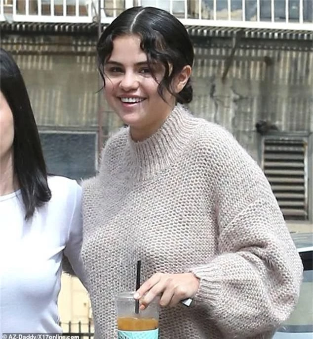 Xôn xao trước loạt hình ảnh phát tướng bất thường của Selena Gomez, nữ hoàng Instagram một thời nay còn đâu? - Ảnh 2. Xôn xao trước loạt hình ảnh phát tướng bất thường của Selena Gomez, nữ hoàng Instagram một thời nay còn đâu? - Ảnh 2.