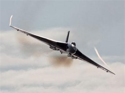 Vì sao Anh nói lời "chia tay" với máy bay ném bom tầm xa duy nhất?