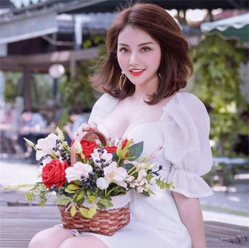 Hot girl Nguyễn Trà My được biết đến qua serie phim hài Kem Xôi. 