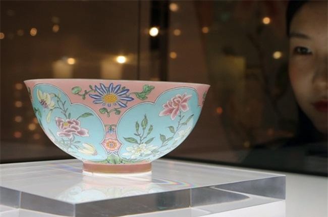 Run tay cầm chiếc bát tưởng không đắt mà đắt khiến siêu xe cũng "chào thua"