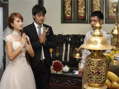 Hé lộ ảnh cưới của Bảo Ngậu "Người phán xử" với vợ hotgirl được giấu kín suốt 6 năm dài