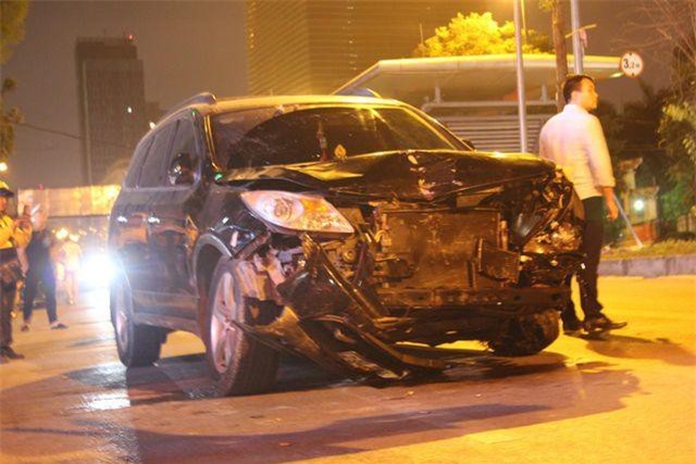 Hà Nội: “Xe điên” tông hàng loạt người và phương tiện rồi bỏ trốn, dân tổ chức truy đuổi