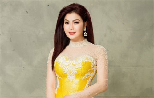 Diễn viên Yến Vy dần cởi mở hơn sau 11 năm "trốn" showbiz Việt sang Mỹ