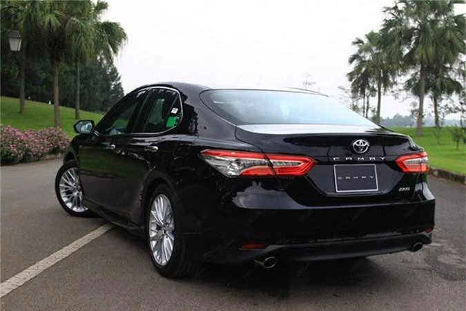 Ra mat Toyota Camry 2019 gia hon 1 ty dong tai Viet Nam-Hinh-2