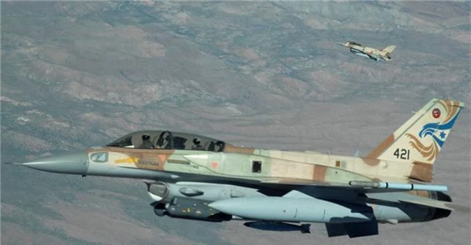 Lo dien vu khi Israel khien ten lua S-300 Syria “thua sap mat”
