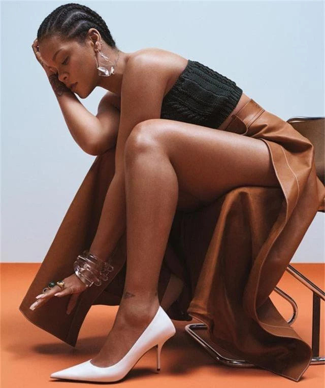 Rihanna quyến rũ trên tạp chí Vogue - 3