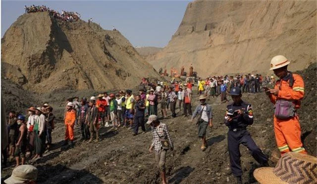 Sập mỏ khai thác ngọc ở Myanmar, hơn 50 người nghi thiệt mạng - 2