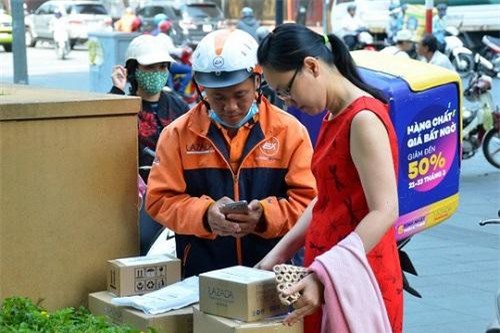 Người tiêu dùng nói gì khi Lazada không cho khách kiểm hàng khi nhận?