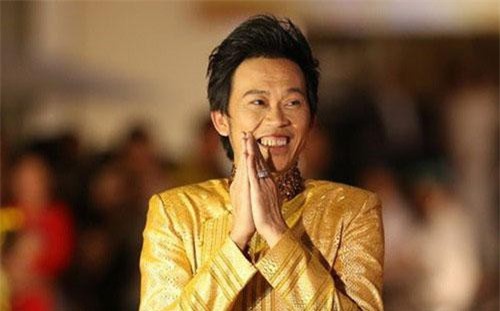 CLIP: Hoài Linh khoe tài giả giọng hát Tuấn Ngọc, Phương Dung, Tuấn Vũ 