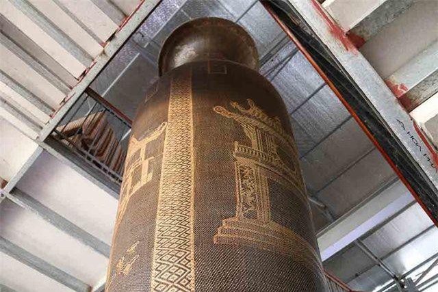 Lộc bình khổng lồ cao hai tầng nhà bằng mây tre đan của nghệ nhân Hà Nội