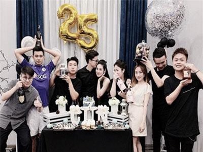 Á hậu Tú Anh khoe tiệc sinh nhật sang chảnh tự tay tổ chức cho chồng, bức ảnh cuối cùng ai cũng thích thú