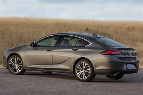 7. Buick Regal Sportback 2019 (giá khởi điểm: 25.995 USD).